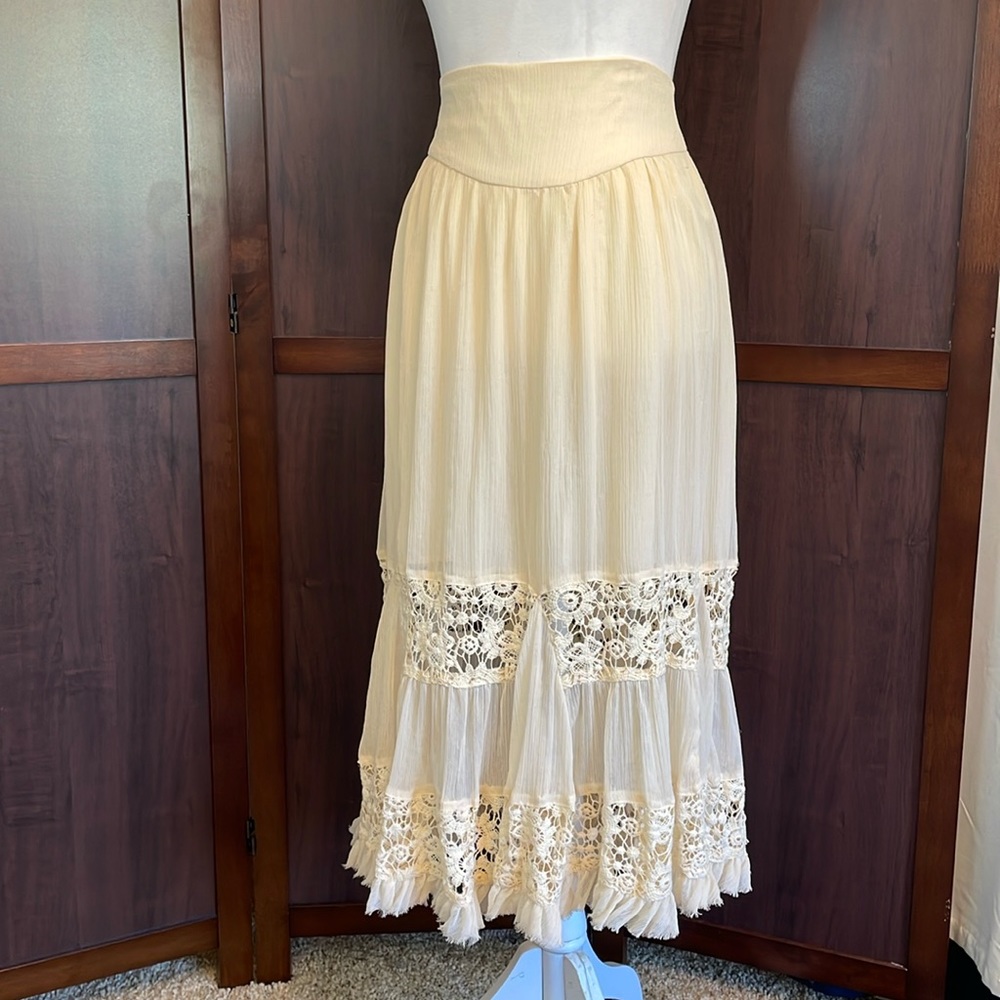 Free People Lace Therapy Cream Crochet Floral
Midi Skirt size M